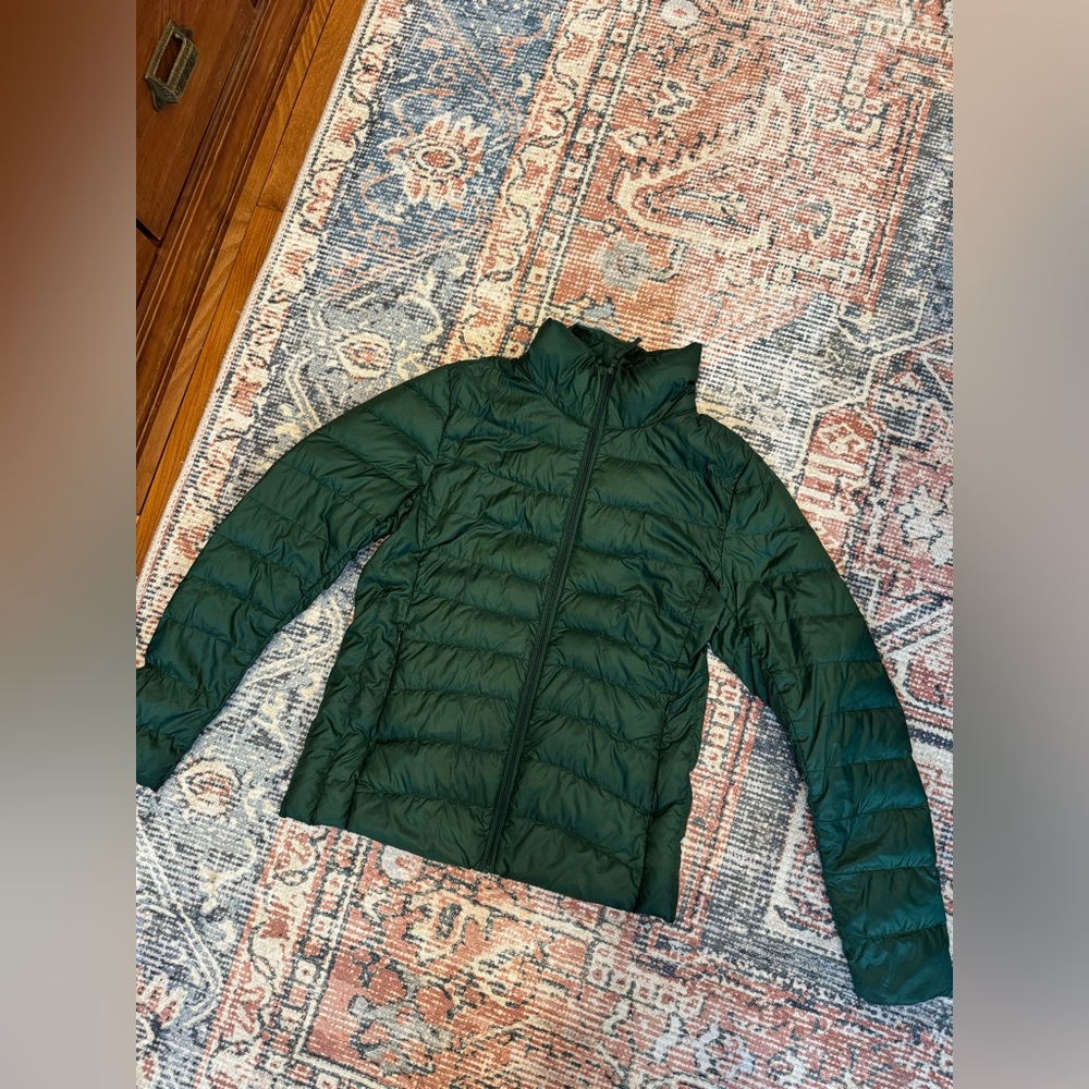 UNIQLO Women's Green Puffer Jacket Size Medium